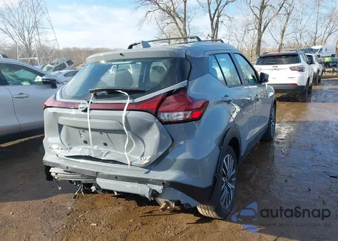2021 Nissan Kicks Sv Xtronic Cvt z USA, uszkodzony, nr VIN 3N1CP5CV3ML562810